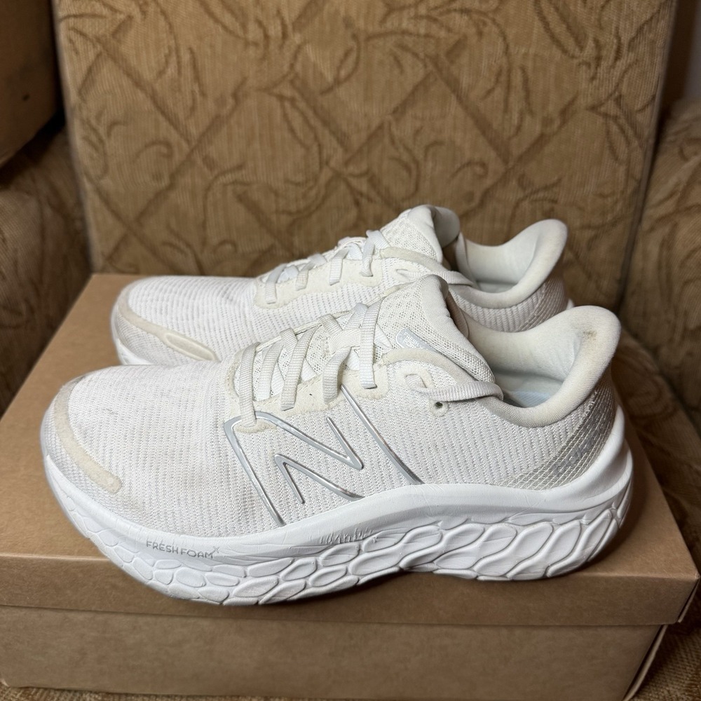 New Balance Womens WKAIRCW1 White Walking Athletic White Size 7.5 D